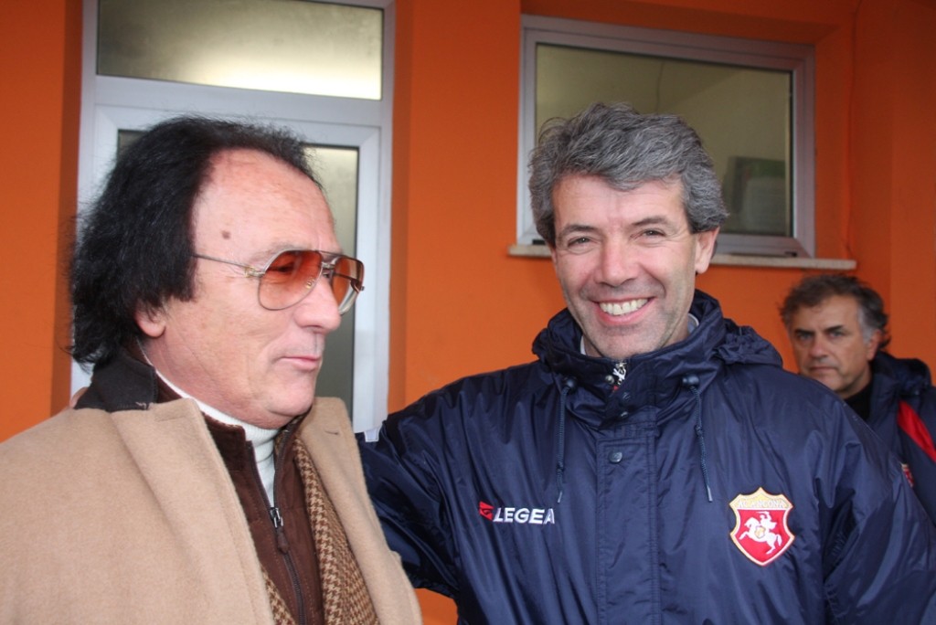A sinistra il presidente Arturo Maresca ed il tecnico dellAncona Walter Salvioni A-sinistra-il-presidente-Arturo-Maresca-ed-il-tecnico-dellAncona-Walter-Salvioni