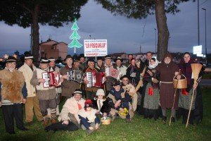 Il Gruppo impegnato nel Canto della Pasquella Il-Gruppo-impegnato-nel-Canto-della-Pasquella