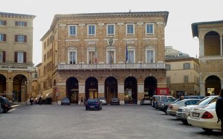 palazzo_comuale_macerata1-325x202