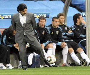 SOUTH AFRICA SOCCER FIFA WORLD CUP 2010 maradona-in-giacca-e-cravatta