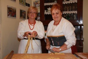 A-Silvana-e-Bruna-e-le-tagliatelle-maceratesi