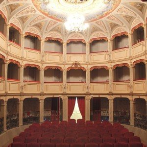 Teatro-Giacomo-Leopardi-San-Ginesio-MC-1-300x300