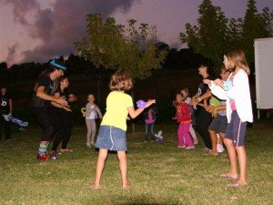 il gruppo Zandagruel gioca con i bambini il-gruppo-Zandagruel-gioca-con-i-bambini