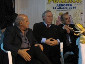 a Dx Il sindaco di Arborea a-Dx-Il-sindaco-di-Arborea