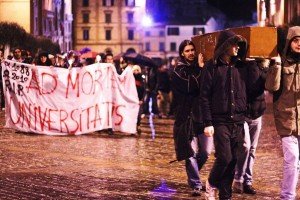 Fiaccolata_morte_universita_1 Fiaccolata_morte_universita_1-300x200
