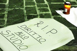 Fiaccolata_morte_universita_6 Fiaccolata_morte_universita_6-300x200
