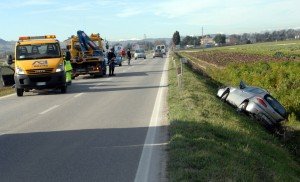 incidente strada regina 2 auto (4) incidente-strada-regina-2-auto-4-300x182
