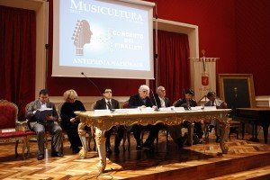 TavoloConfereza_Presentazione16finalistiMusicultura2011 TavoloConfereza_Presentazione16finalistiMusicultura2011-300x200