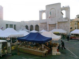 scorcio su mercatino scorcio-su-mercatino-