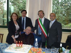 DOMENICO-PAGANELLI-COMPIE-100-ANNI-22-aprile-2011-027-300x225