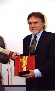 consegna premio collevario al'oncologo Latini nel 2009 consegna-premio-collevario-aloncologo-Latini-nel-2009-183x300