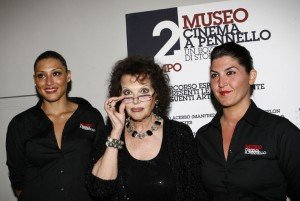 CLAUDIA-CARDINALE-PICCHIO-3-300x201