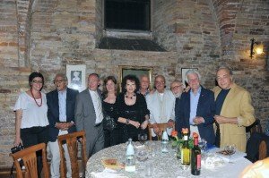 Claudia Cardinale e gli autori dei manifesti publbicitari dei film Claudia-Cardinale-e-gli-autori-dei-manifesti-publbicitari-dei-film