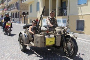 Una moto da guerra partecpante al moto raduno Mare-Monti Una-moto-da-guerra-partecpante-al-moto-raduno-Mare-Monti