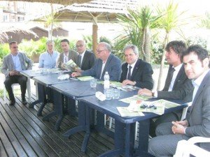 foto-conf-stampa-la-cultura-vien-mangiando-001-300x225