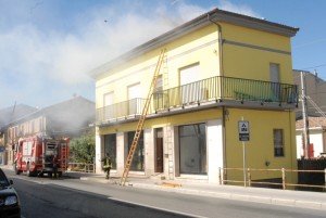 incendio appartamento via colombo fontespina (1) incendio-appartamento-via-colombo-fontespina-1-300x201