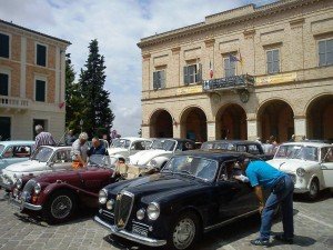 Auto-storiche-Montelupone_2luglio2011-300x225