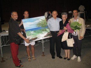 coi-parenti-di-Francesca-Scardaoni-e-Massimo-Pierangeli-che-ha-dipinto-in-diretta-durante-il-concerto-1-300x225