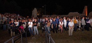 il pubblico canta l'inno d'italia il-pubblico-canta-linno-ditalia
