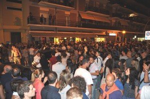 invasa la strada x balli di ferragosto interviene polizia cc.con cani antidroga (2) invasa-la-strada-x-balli-di-ferragosto-interviene-polizia-cc.con-cani-antidroga-2-300x199