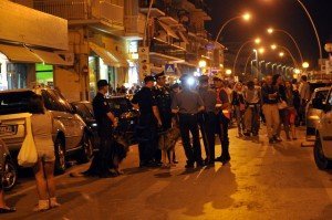 invasa la strada x balli di ferragosto interviene polizia cc.con cani antidroga invasa-la-strada-x-balli-di-ferragosto-interviene-polizia-cc.con-cani-antidroga