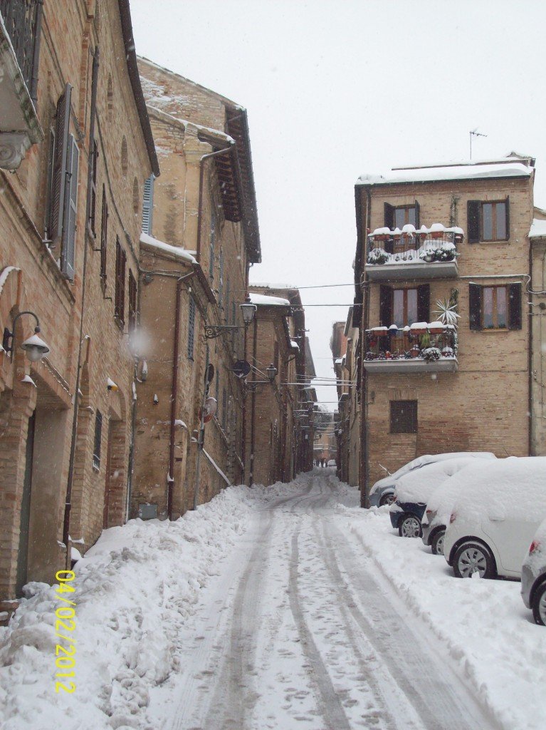 Neve-a-Civitanova-Alta-di-Umberto-Marcucci-1-767x1024