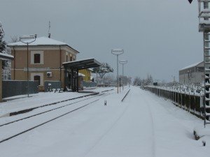 Stazione-Ferroviaria_montecosaro_scalo_riccardo_fraticelli_neve