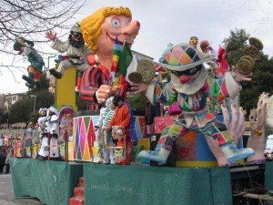 A-Carro-allegorico-partecipante-al-Carnevale-Maceratese