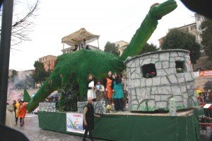 AC-Carro-partecipante-al-Carnevale-Maceratese