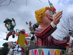 C-Un-carro-allegorico-parteciante-al-Carnevale-Maceratese