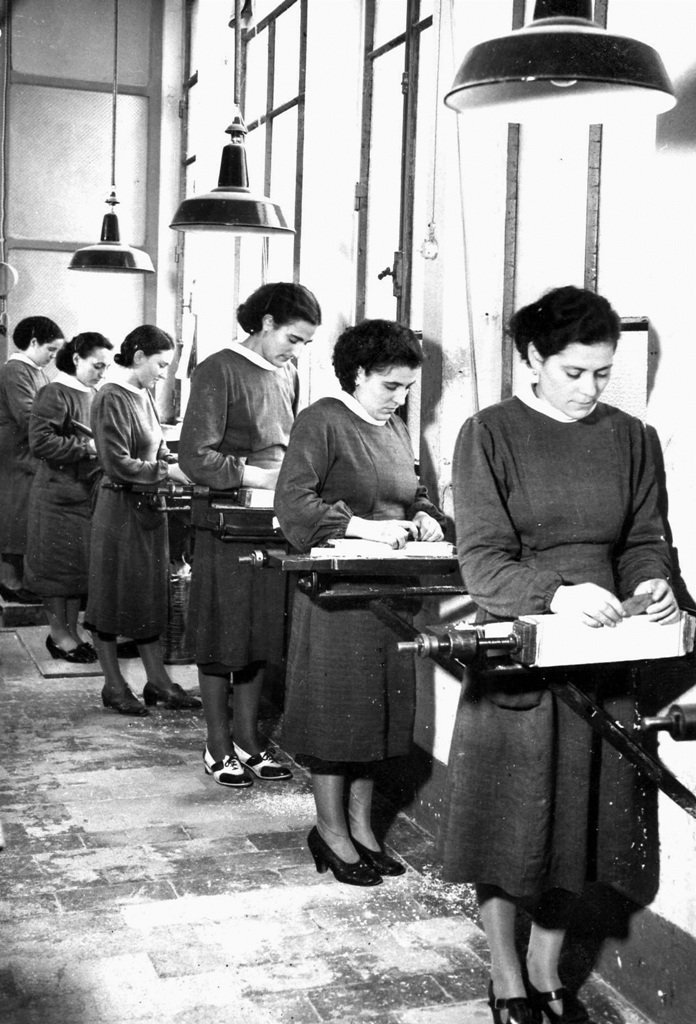 Gabrielli-operaie-al-lavoro