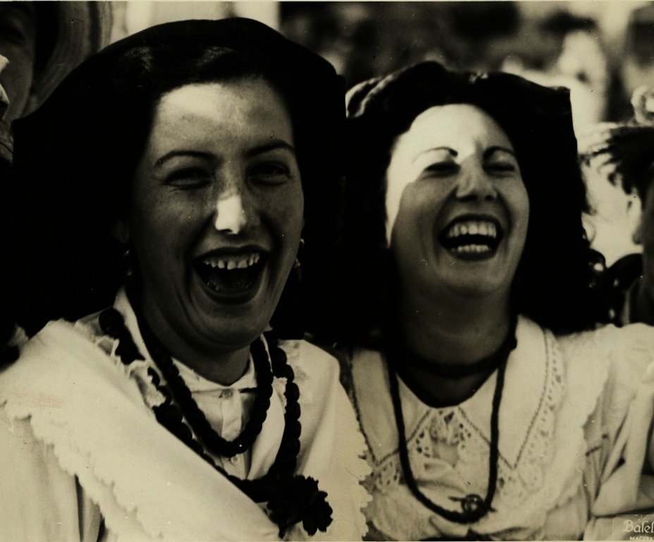 Macerata-donne-in-costume