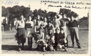 (1933-34) I giocatori della Maceratese che superarono nettamente il Tolentino 3-0 1933-34-I-giocatori-della-Maceratese-che-superarono-nettamente-il-Tolentino-3-0-300x186