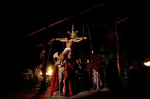 Rievocazione-storica-della-Passione-di-Cristo-_-M.S.-Pietrangeli-_foto-G.Medori-e-M.Tiburzi-13-300x199