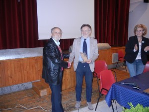 Targa ricordo consegnata dal presidente onorario Gino Ramaccioni Targa-ricordo-consegnata-dal-presidente-onorario-Gino-Ramaccioni