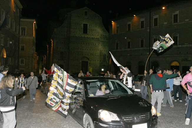 Festa-Juventus-Piazza-della-Libertà-Macerata-13