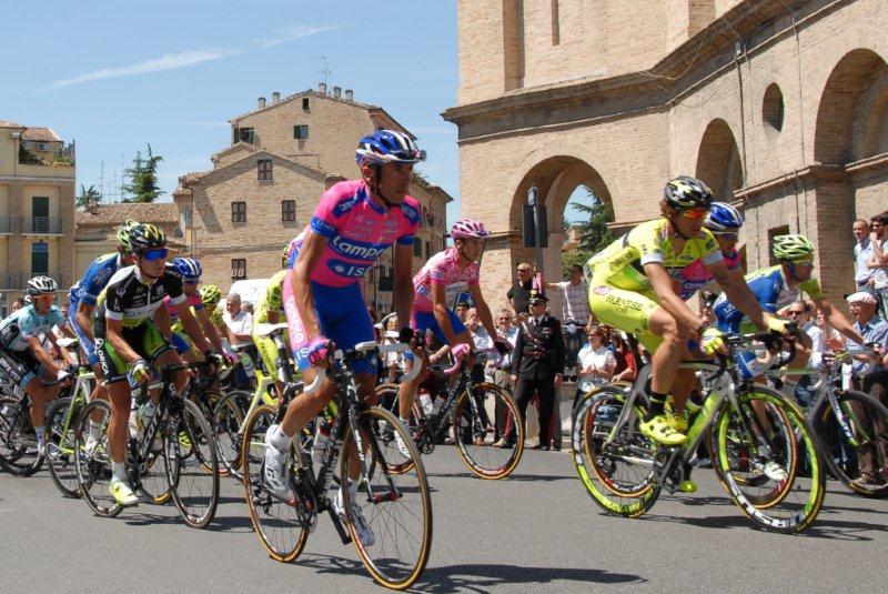 Giro-a-Macerata-foto-di-Carlo-Torresi-2