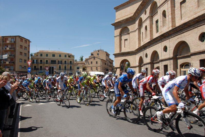 Giro-a-Macerata-foto-di-Carlo-Torresi-3