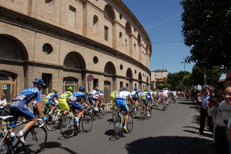 Giro-a-Macerata-foto-di-Carlo-Torresi-4
