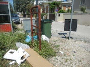 Sporcizia-a-Porto-Recanati-6-300x225