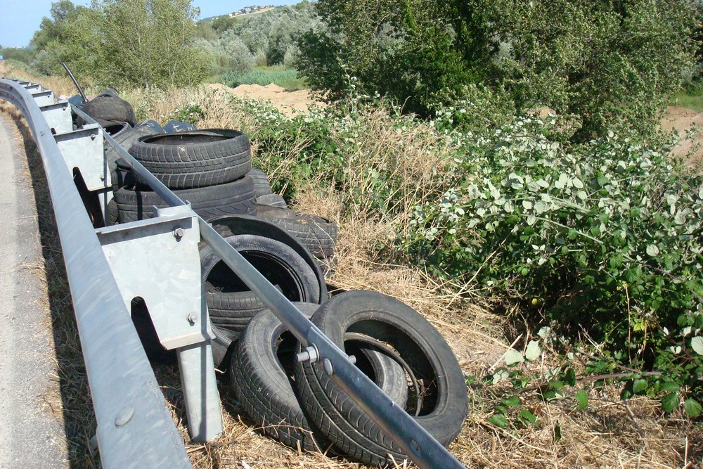 rifiuti_superstrada (3) rifiuti_superstrada-3