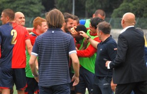Boateng festeggiato dai compagni Boateng-festeggiato-dai-compagni