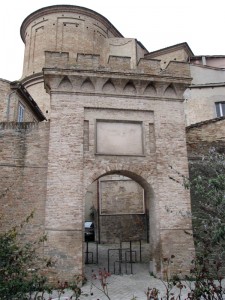 Macerata_Porta_San_Giuliano_1459-225x300