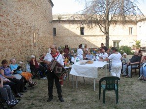 Festa-alla-casa-di-riposo-1-300x225