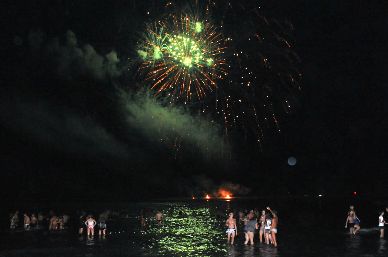 fuochi_artificio_ferragosto_civitanova (7) fuochi_artificio_ferragosto_civitanova-7