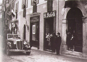 Immagine mostra. "Disegnare con la luce. I fondi fotografici del Ballelli_studio_fotografico