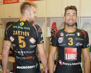 Zaytsev e Savani con la nuova maglia Zaytsev-e-Savani-con-la-nuova-maglia