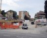 Dove si trovava il campo in sintetico in via dei Velini ora ci sono mezzi parcheggiati e materiale depositato