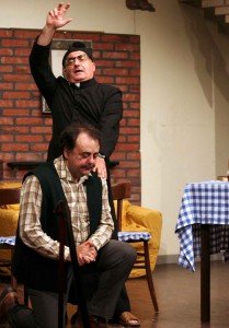 Il-protagonista-col-prete1-209x300