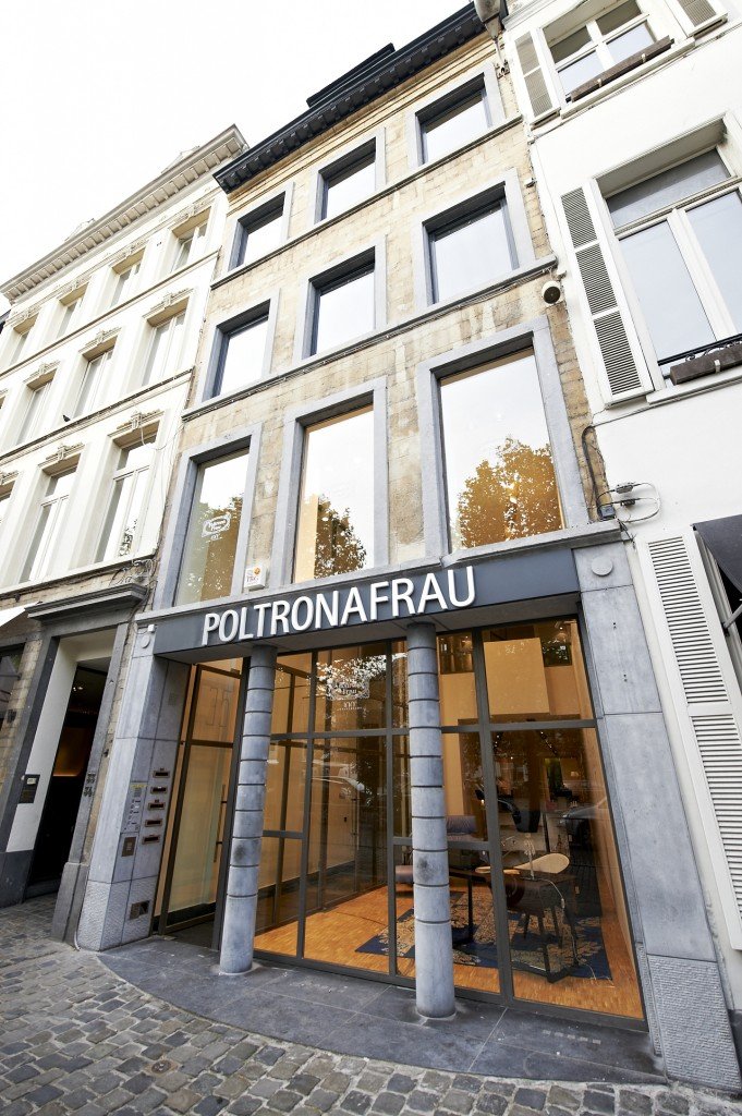 Poltrona-Frau_Showroom-Bruxelles_front-view